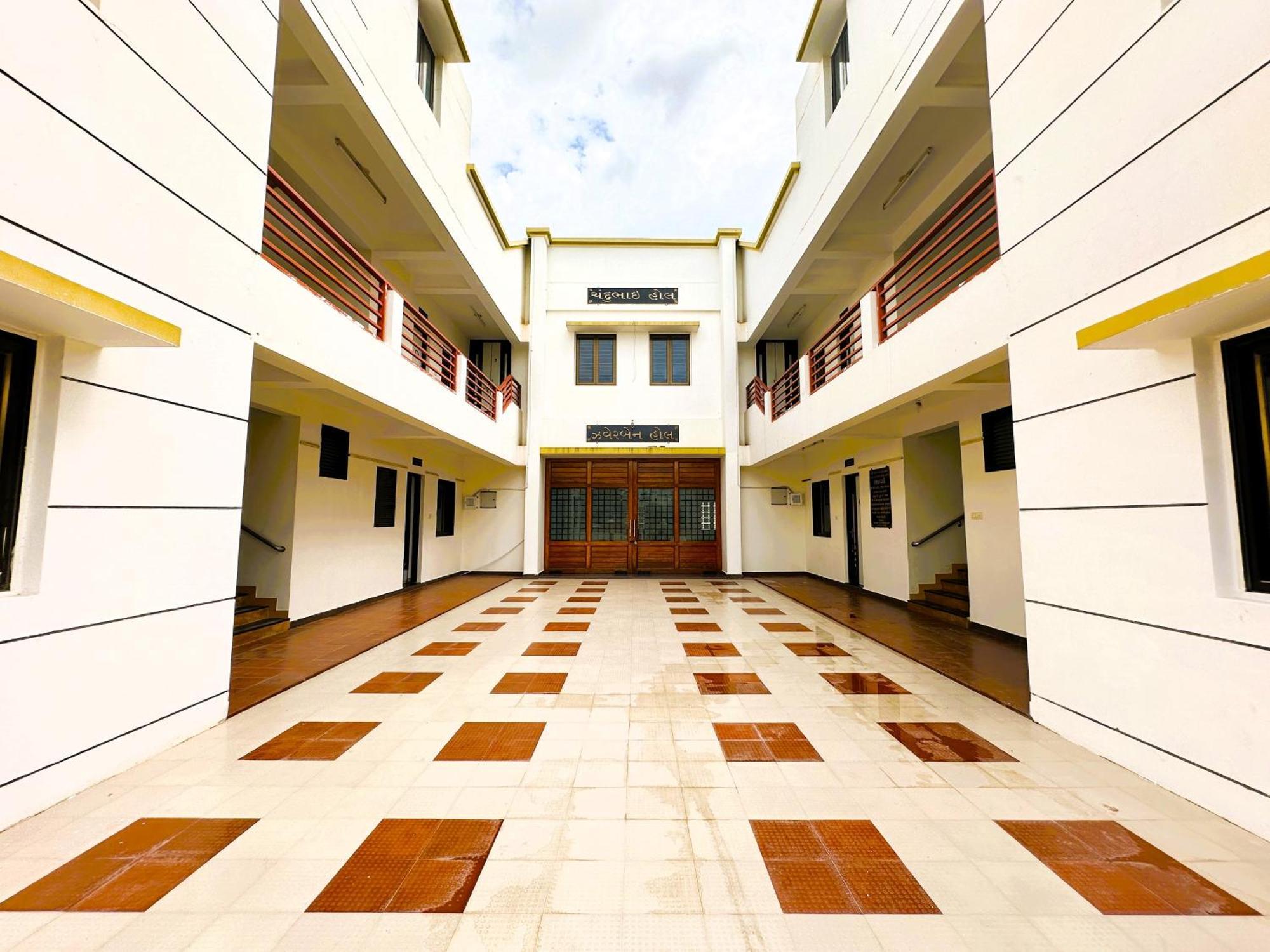 Ranjan Vadi Hotel Bhuj Exterior photo